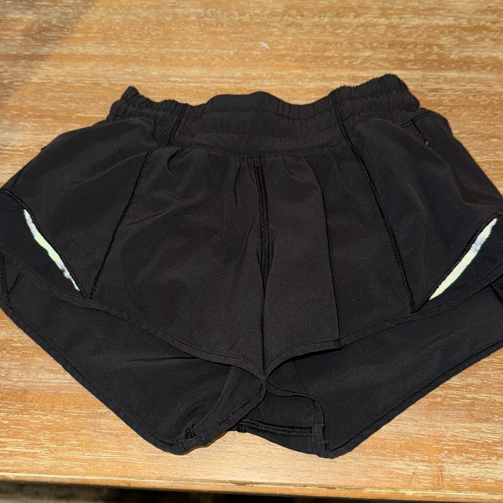 Lululemon size 2 black hotty hot 2.5” shorts